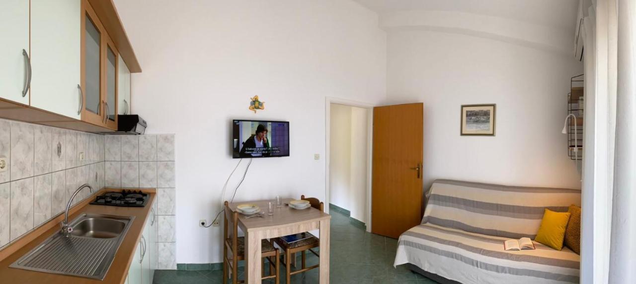 The Ana Apartments Комижа Экстерьер фото